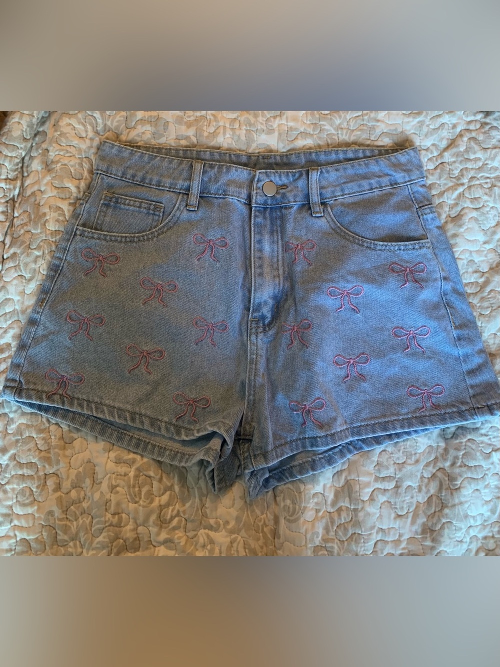 Source Unknown Light Blue Denim Shorts with Pink Bow Embroidery